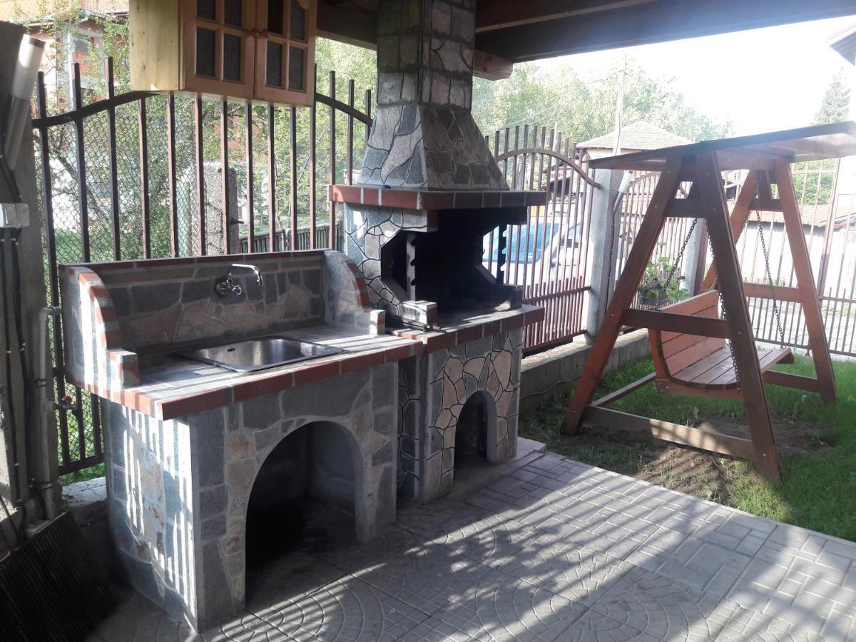 Advel Guest Hous Hotel Madzhare Exterior photo
